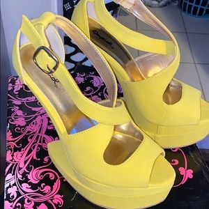 Yellow 💛 Heel Less Heels